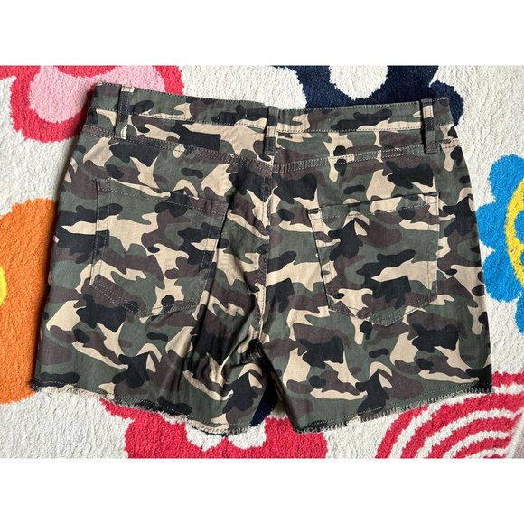 U2B camo shorts with black and white stripes L - Picture 2 of 4